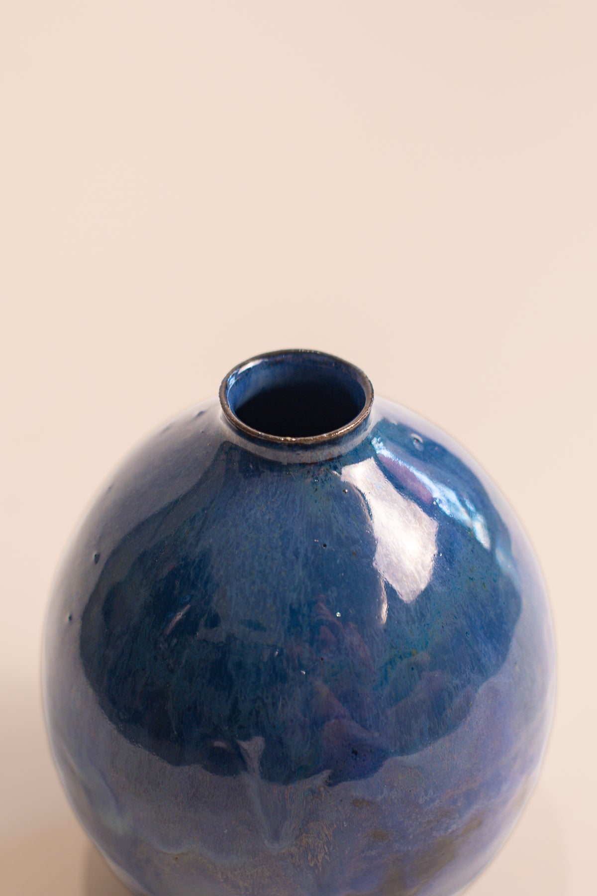 Round vase